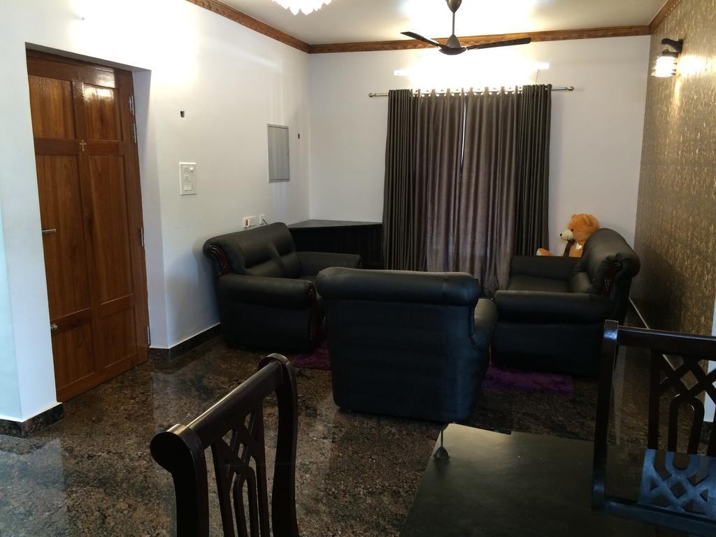 Beersheba Three Bed Room A/C Apartments Thiruvananthapuram ภายนอก รูปภาพ