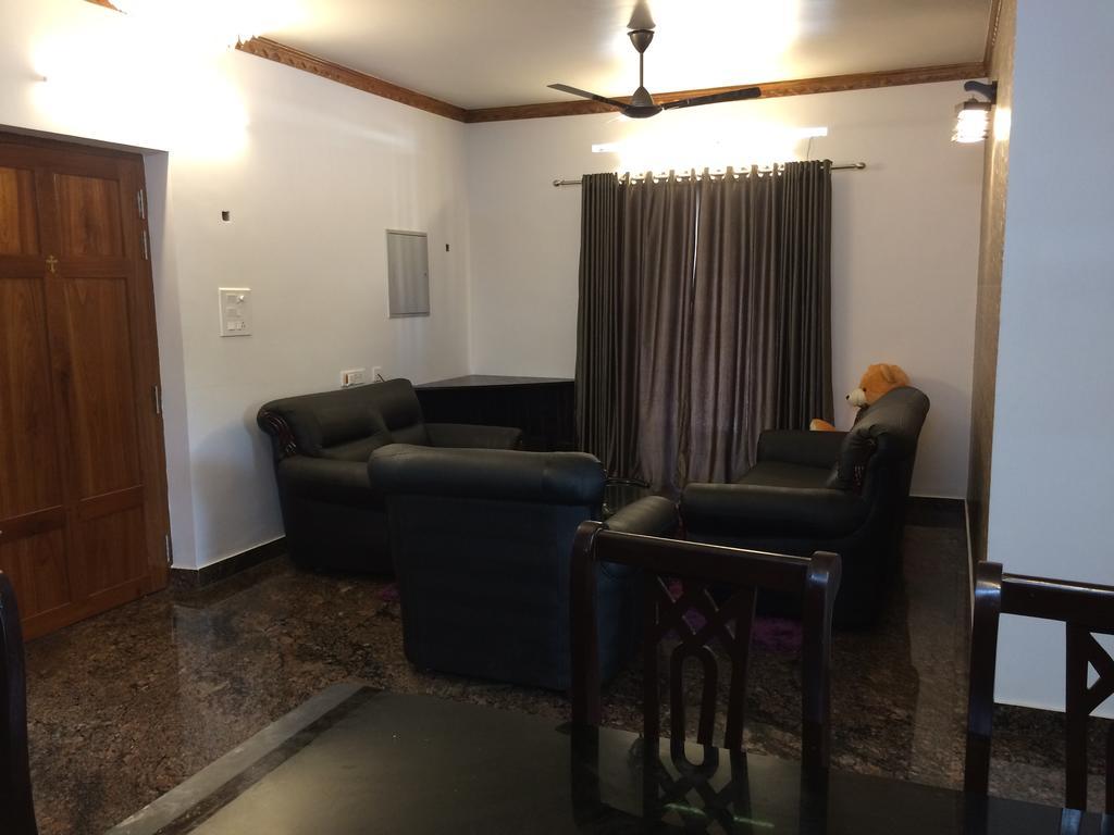 Beersheba Three Bed Room A/C Apartments Thiruvananthapuram ภายนอก รูปภาพ